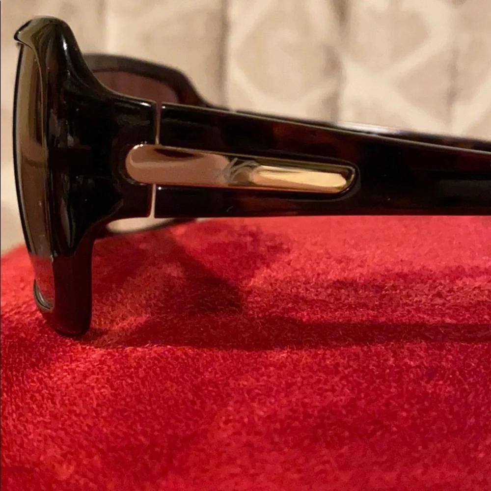 Black Square Frame Sunglasses - Picture 4 of 7